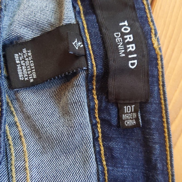 Torrid Medium Rise Skinny Jeans Tall Fit (10T) - Picture 4 of 11